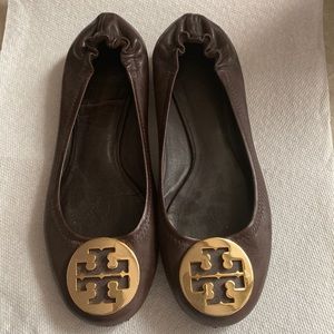Tory Burch flats size 6. Very good condition. Hardly worn!